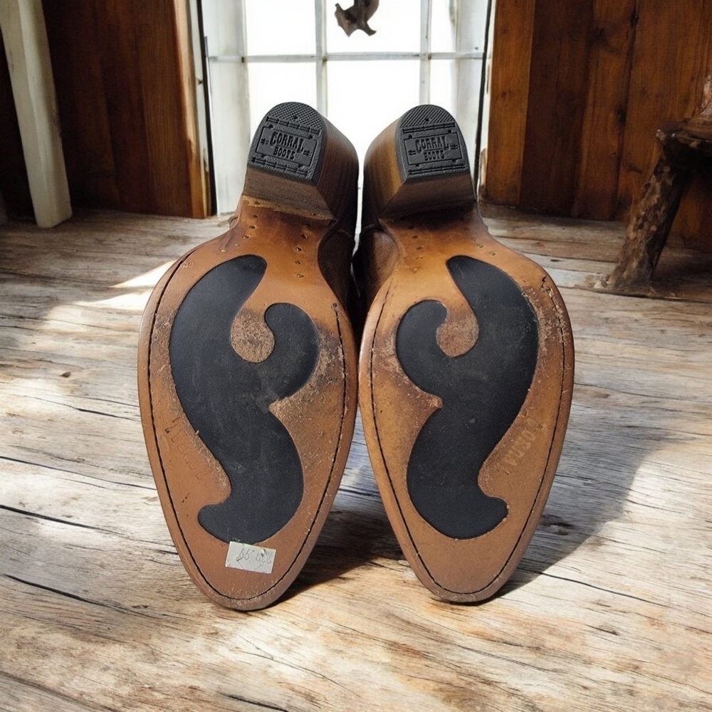 Corral Woman's Cowgirl boots size 8.5M block heel. Boot stand 9 inches. See more - Picture 4 of 16